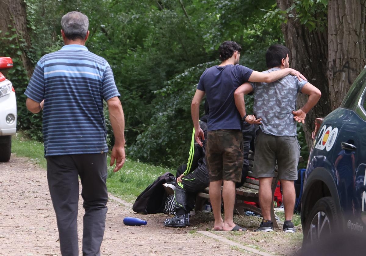 Un amigo del joven ahogado en el Pisuerga llegó hasta él pero no pudo sacarlo del agua