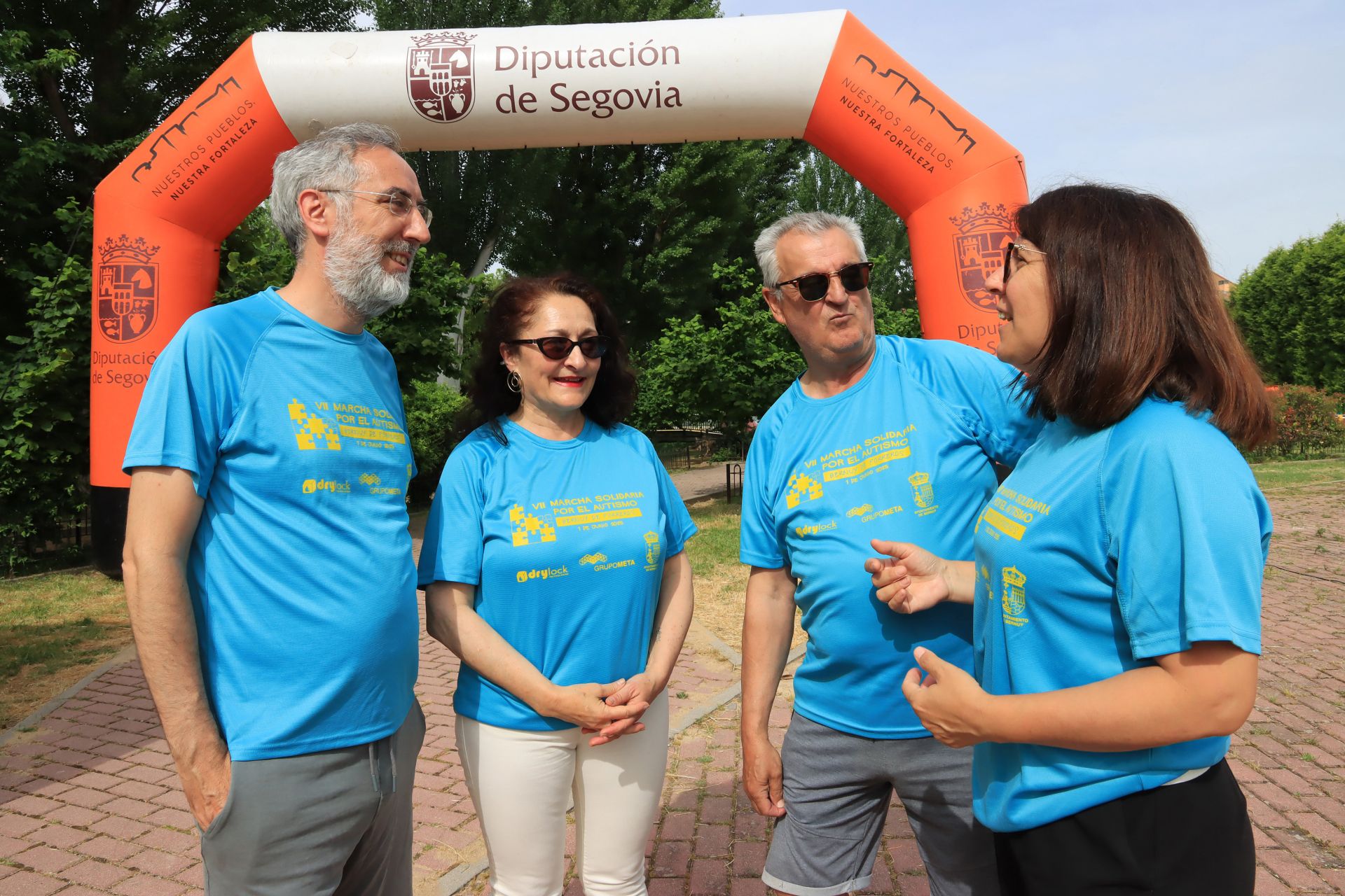 Fotos de la marcha solidaria a favor de Autismo Segovia en Bernuy de Porreros