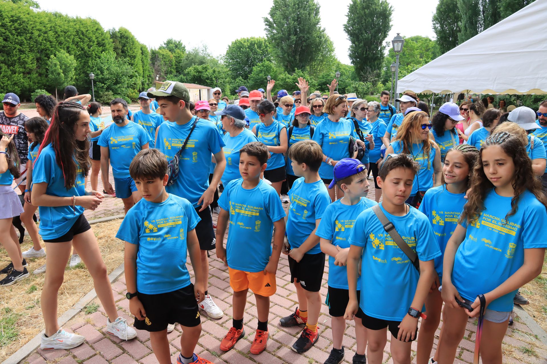 Fotos de la marcha solidaria a favor de Autismo Segovia en Bernuy de Porreros