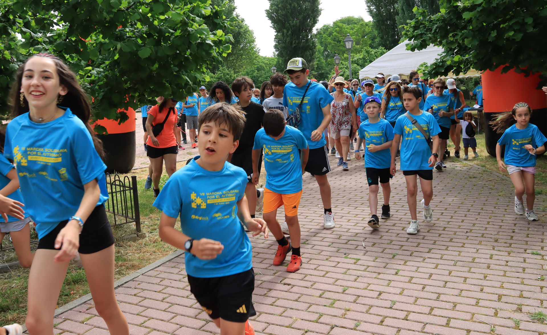 Fotos de la marcha solidaria a favor de Autismo Segovia en Bernuy de Porreros