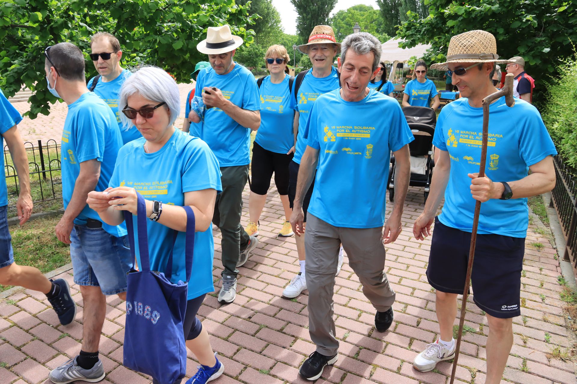 Fotos de la marcha solidaria a favor de Autismo Segovia en Bernuy de Porreros