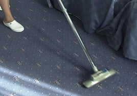 Imagen de archivo de limpieza de una habitación de hotel.