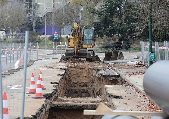Obras de la red de calor en la avenida del Mundial 82, en una imagen de archivo.