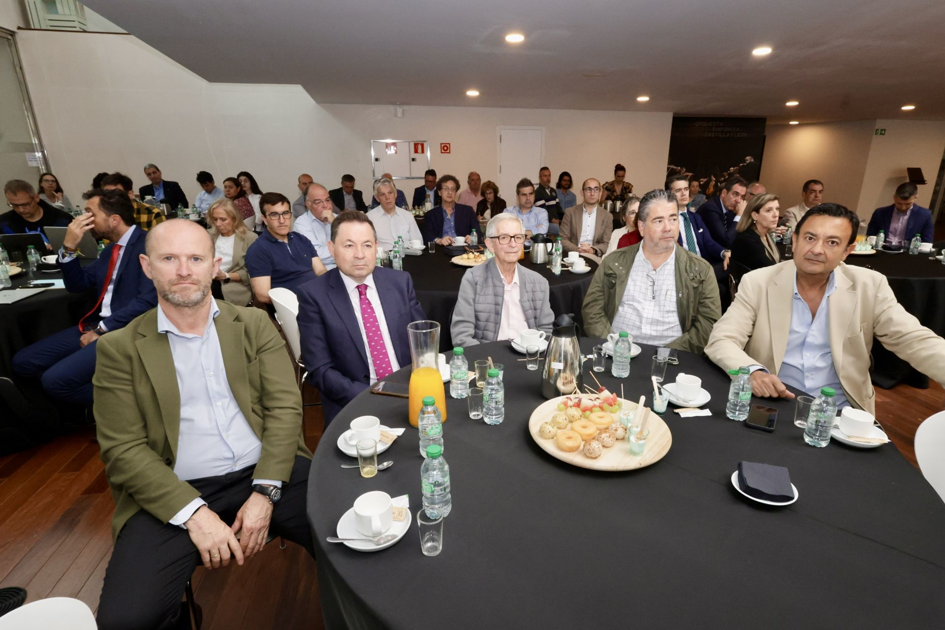 Miguel Calvo (Iberdrola), Rodrigo Cabrejas (ICJCE), Armando Reinosa (AECC), Juan Ramón Jiménez (Asesor Independiente) y Julio Muñoz (Inmobiliaria AGC)