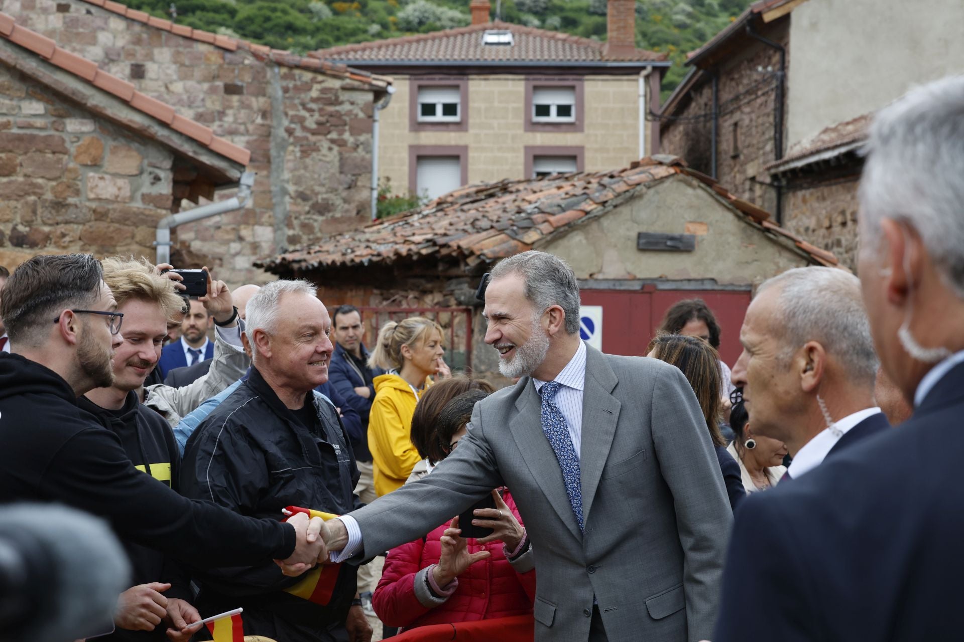 Así han saludado los Reyes a todos los palentinos en Brañosera