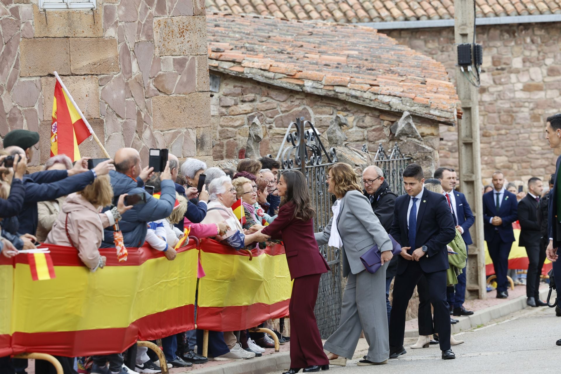 Así han saludado los Reyes a todos los palentinos en Brañosera