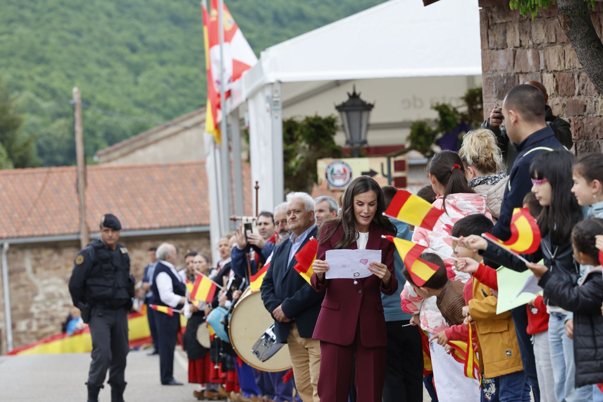 Así han saludado los Reyes a todos los palentinos en Brañosera