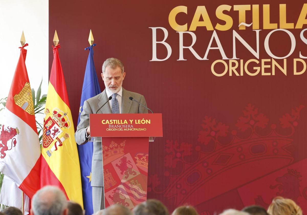 El Rey, durante su intervención en la carpa instalada en Brañosera.