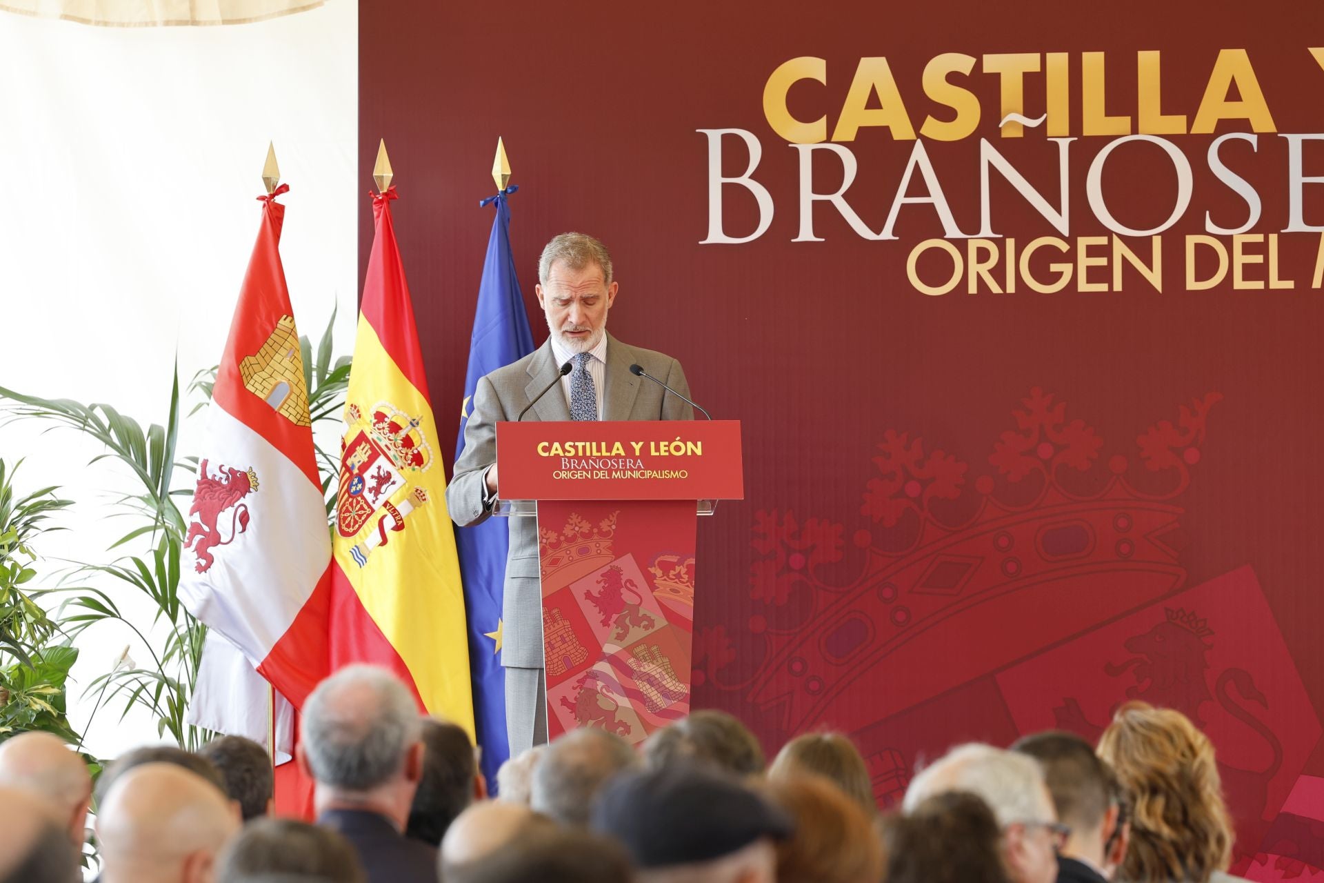 Así han saludado los Reyes a todos los palentinos en Brañosera