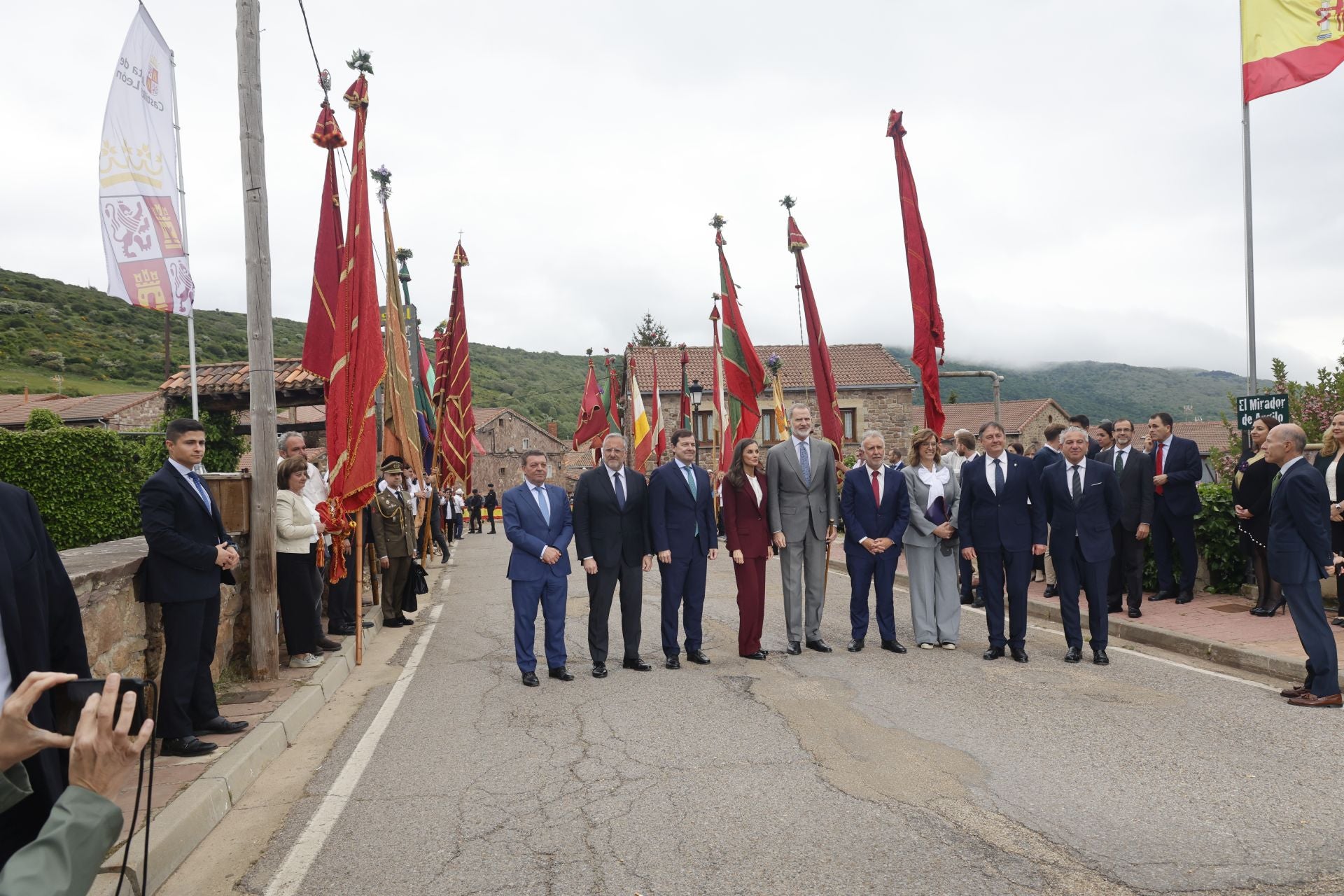 Así han saludado los Reyes a todos los palentinos en Brañosera