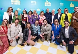 Presentadores y colaboradores de 'La familia de la tele'.