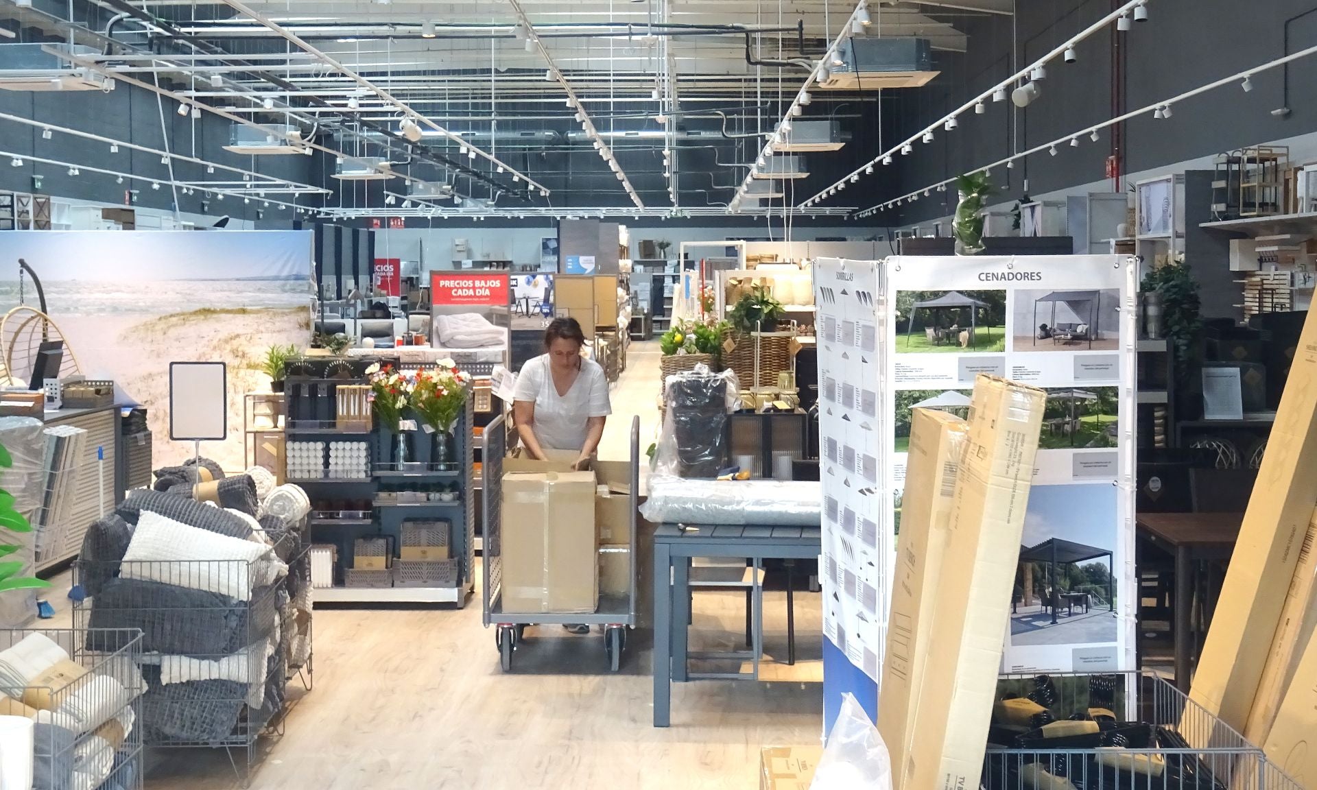 Futura nave de la empresa danesa de muebles Jysk en Valladolid