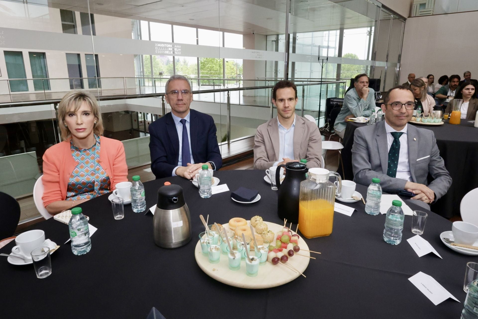 Luisa Sanz (Portavoz Inteligencia Artificial en el Congreso), Javier Izquierdo (Senador PSOE), Antonio Ibáñez (Director General de Telecomunicaciones y Administración Digital de JCyL) y Coronel Andrés Manuel Velarde