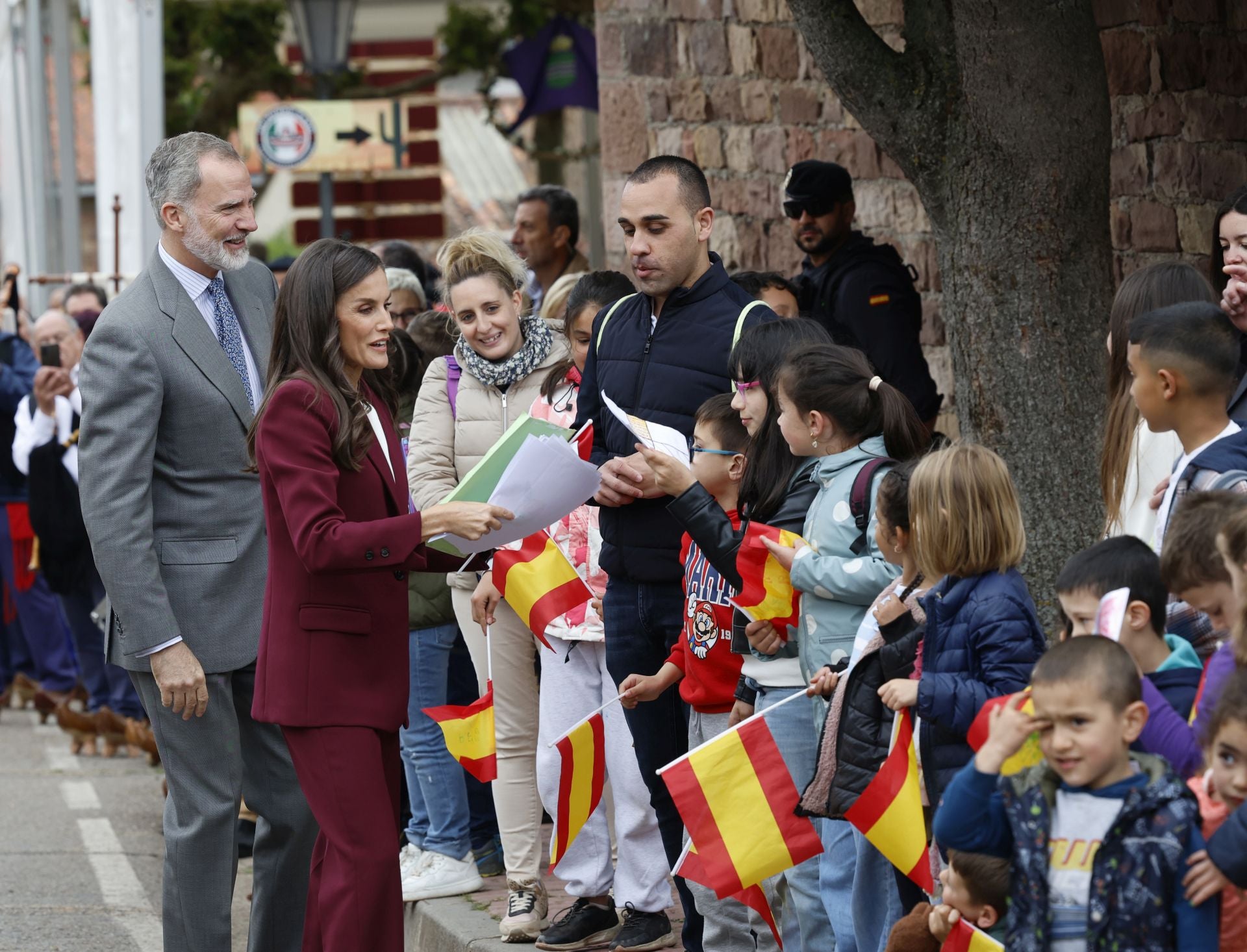 La visita de los Reyes a Brañosera, en imágenes