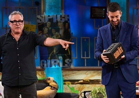 Sergi López con David Broncano en 'La Revuelta'.
