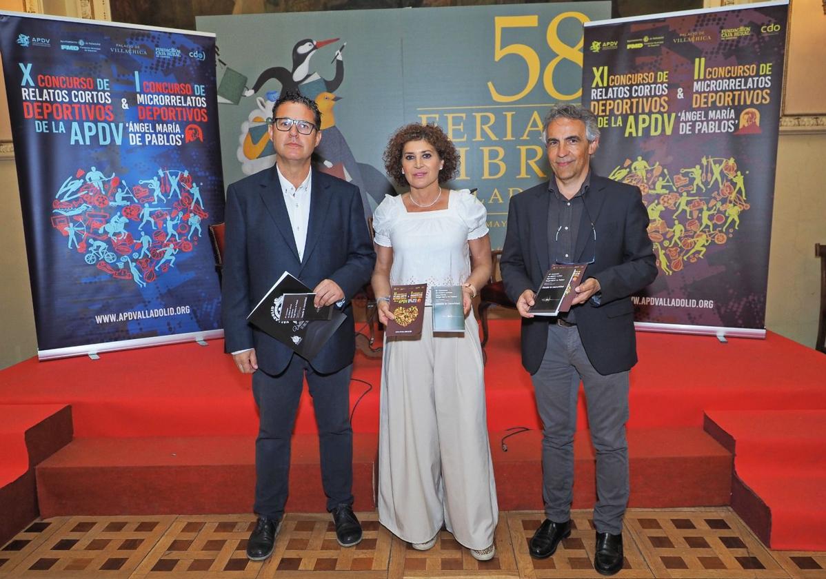 Guillermo Velasco (APDV), la concejala Mayte Martínez, y Santi Higaldo, nuevo gerente de la FMD.