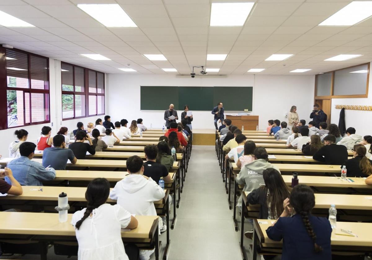Una de las aulas del campus Esgueva, durante el primer examen de la PAU.