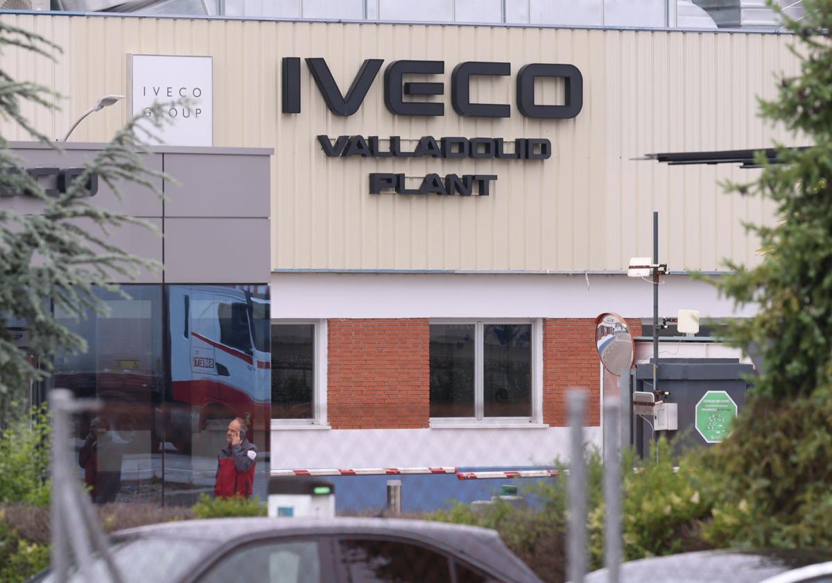 Acceso a la planta de Iveco en Valladolid, localizada en la avenida de Soria km 2,5.