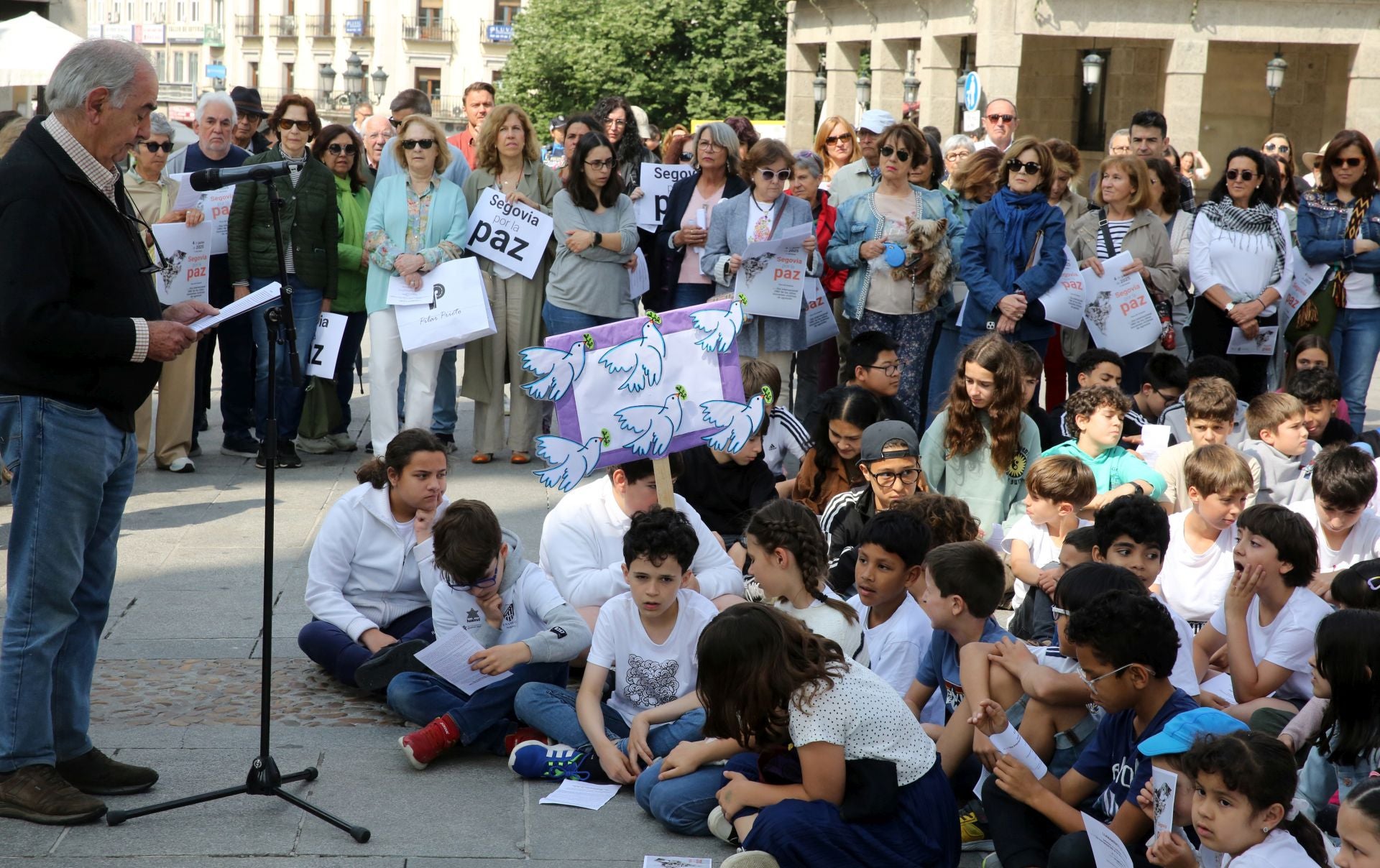 Fotos de la concentración por la paz en Segovia