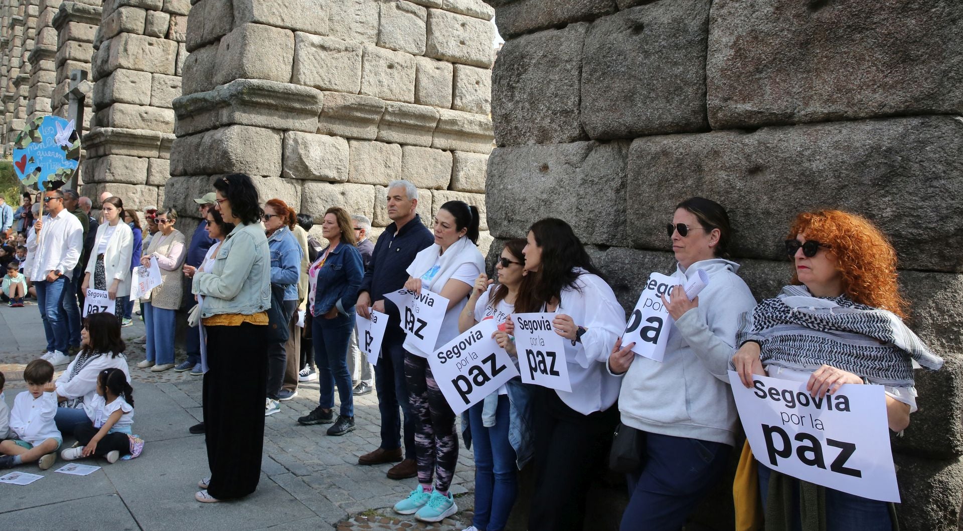 Fotos de la concentración por la paz en Segovia