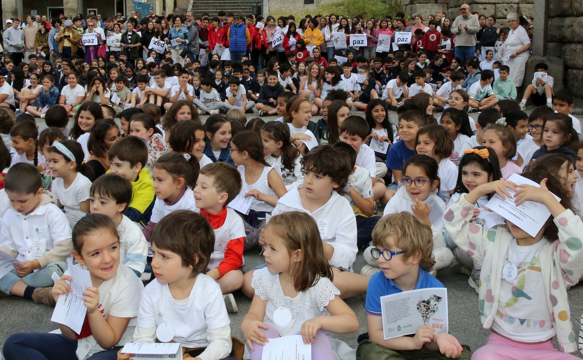 Fotos de la concentración por la paz en Segovia