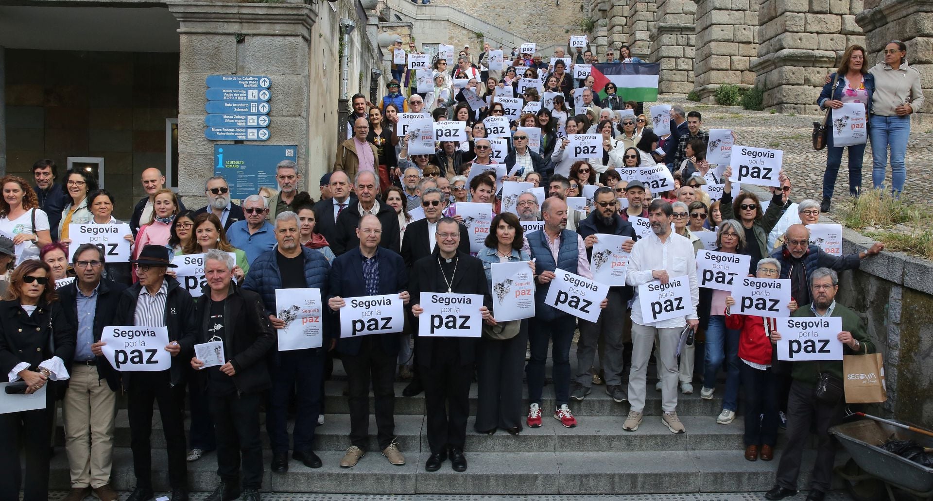 Fotos de la concentración por la paz en Segovia