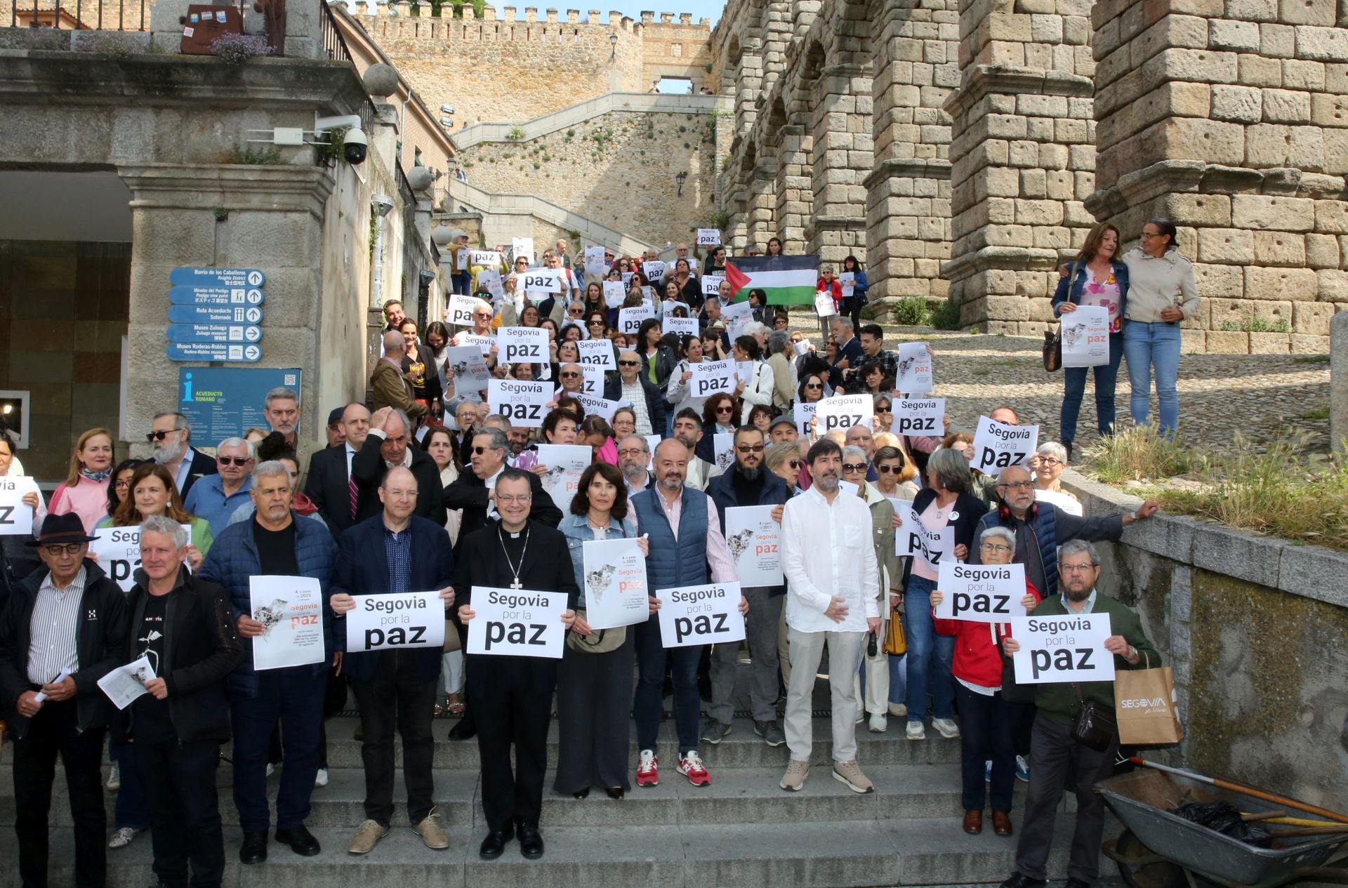 Fotos de la concentración por la paz en Segovia