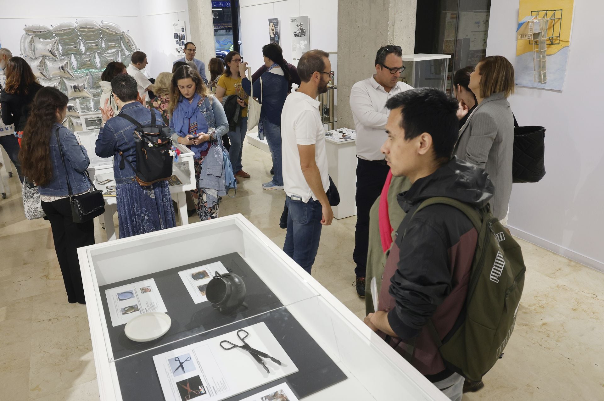 Los trabajos de la Escuela de Arte se exponen en la Biblioteca