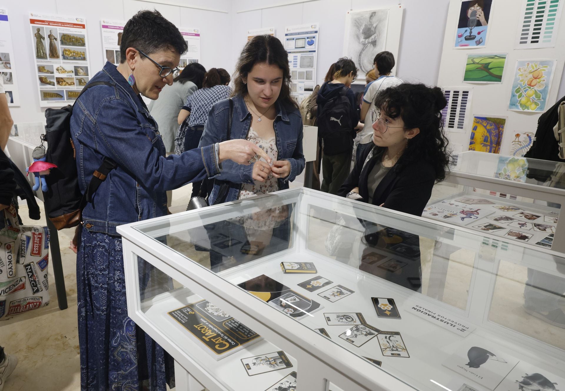 Los trabajos de la Escuela de Arte se exponen en la Biblioteca