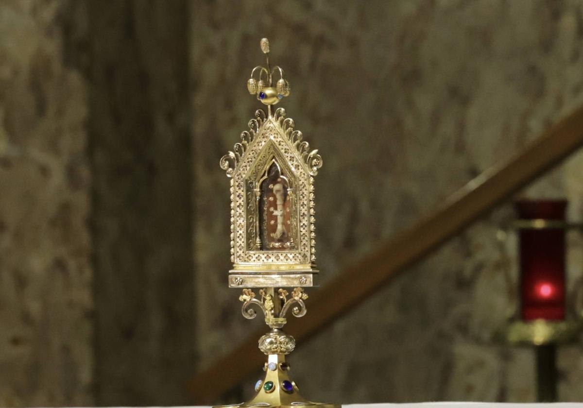Hueso de un dedo de la mano de la santa Margarita María de Alacoque que se venera desde este jueves en el Santuario