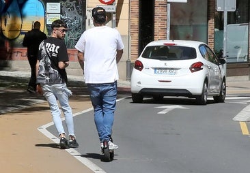 Herido el conductor de un patinete tras chocar con un coche en Segovia