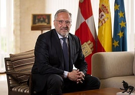 Carlos Pollán, en su despacho de presidente de las Cortes de Castilla y León.
