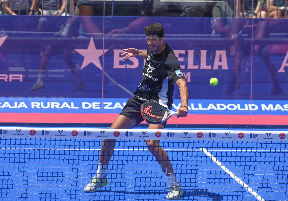 Coello devuelve una bola en una imagen de archivo en la Plaza Mayor.