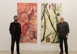 Julián Cruz, comisario, junto al artista Luis Cruz, en el Patio Herreriano.