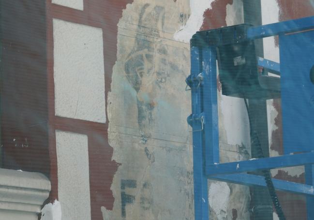 Mural dedicado a Franco en la fachada de la calle Don Sancho.