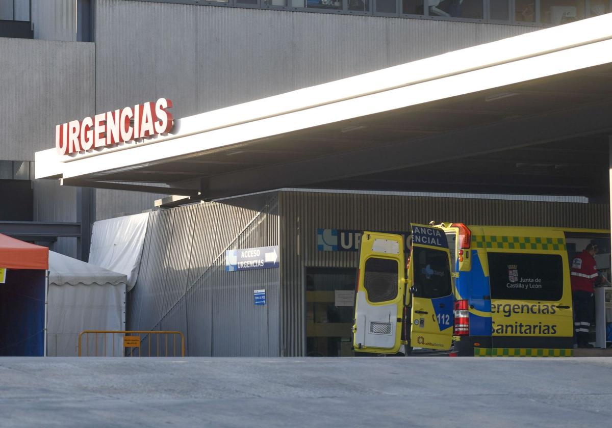 Entrada a las Urgencias del Hospital Clínico Universitario de Valladolid.