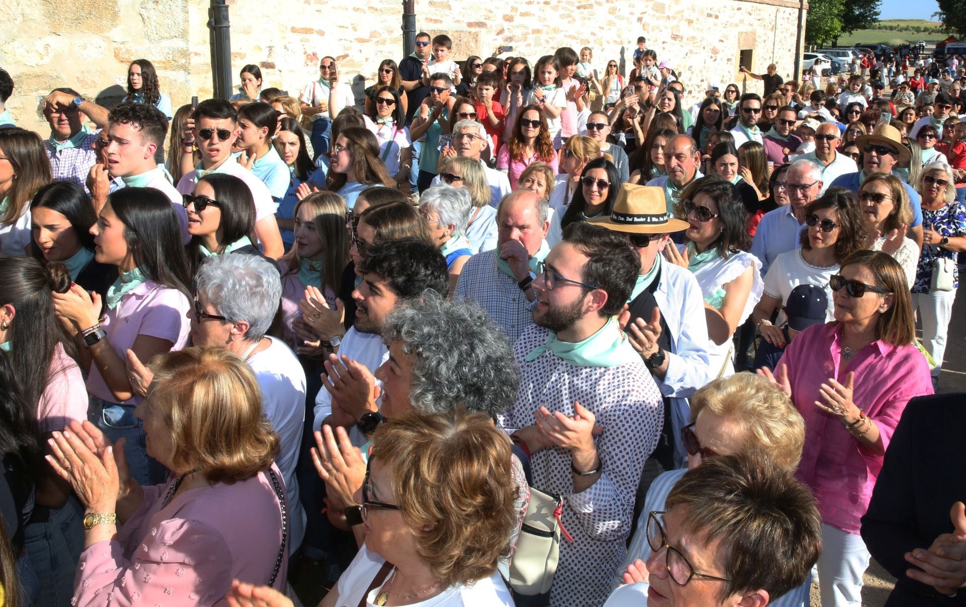 La romería de la Virgen del Bustar, en imágenes