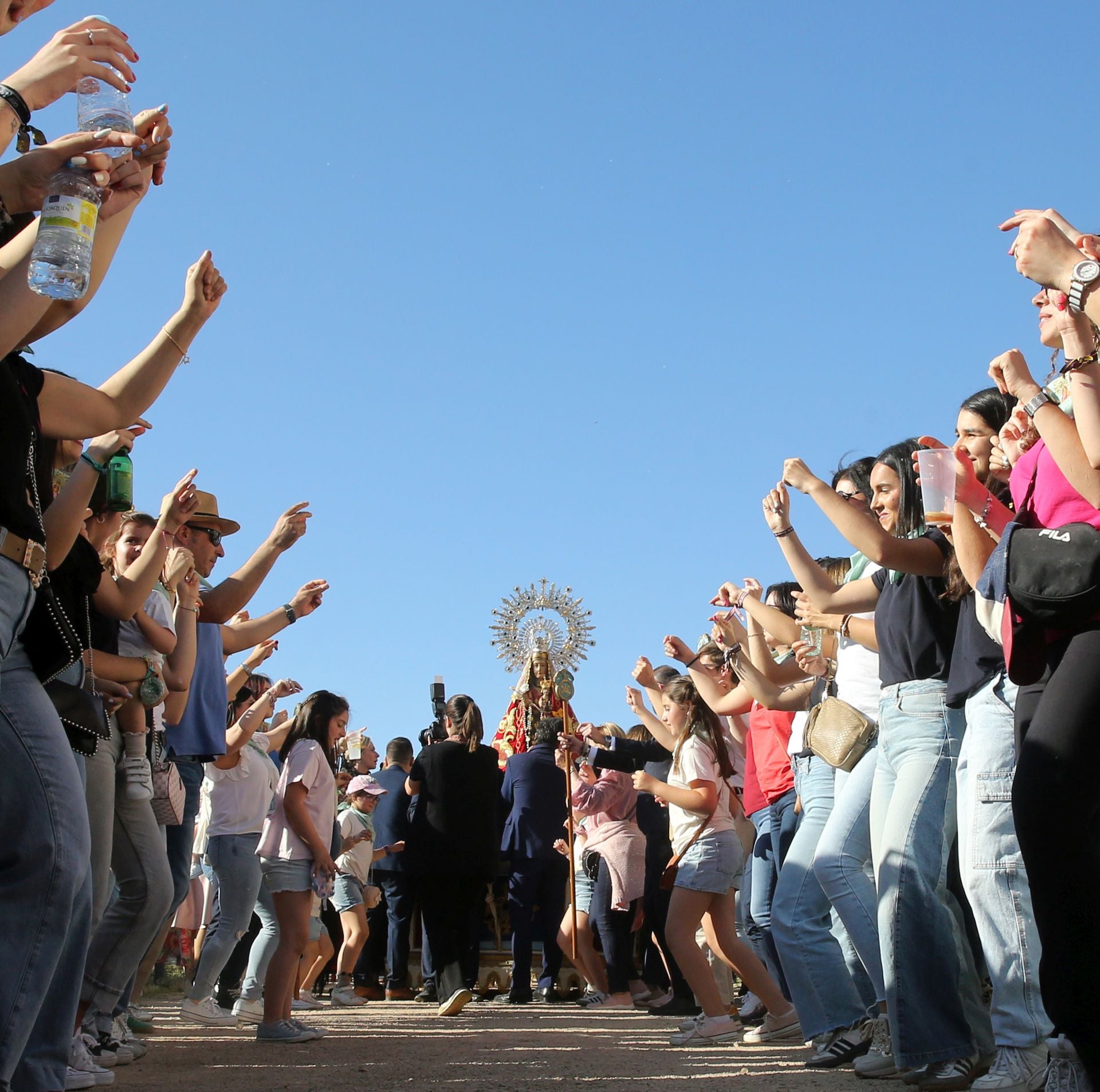 La romería de la Virgen del Bustar, en imágenes