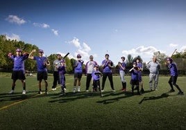 De izquierda a derecha, Ronny Guzmán, Yixon Sánchez, Geuris Pérez, Gabriel Gregorio, Rafael Sánchez, Hairo Aquino, Diego Ostos, Roimer Burguillos, Hugo Cavia, Miguel Gregorio, Hugo Seijas, Frederich Méndez y Larry Ávila, integrantes del club de béibol Five.