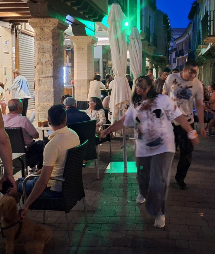 Imagen secundaria 2 - Los participantes, en las calles de Medina de Rioseco.