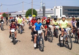 Participantes en la marcha cicloturista del Día del Pedal celebrada en Íscar.