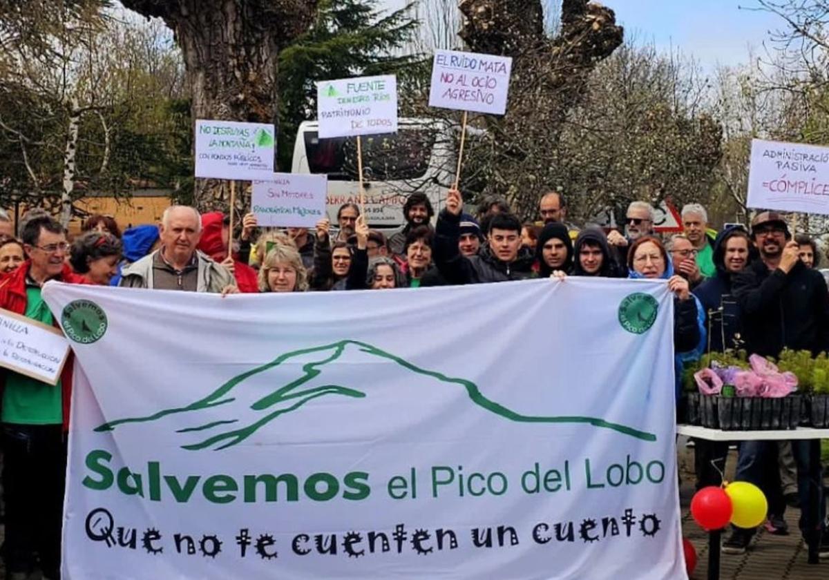 Salvemos el Pico del Lobo habla de «atentado» y la empresa amenaza con denunciarla