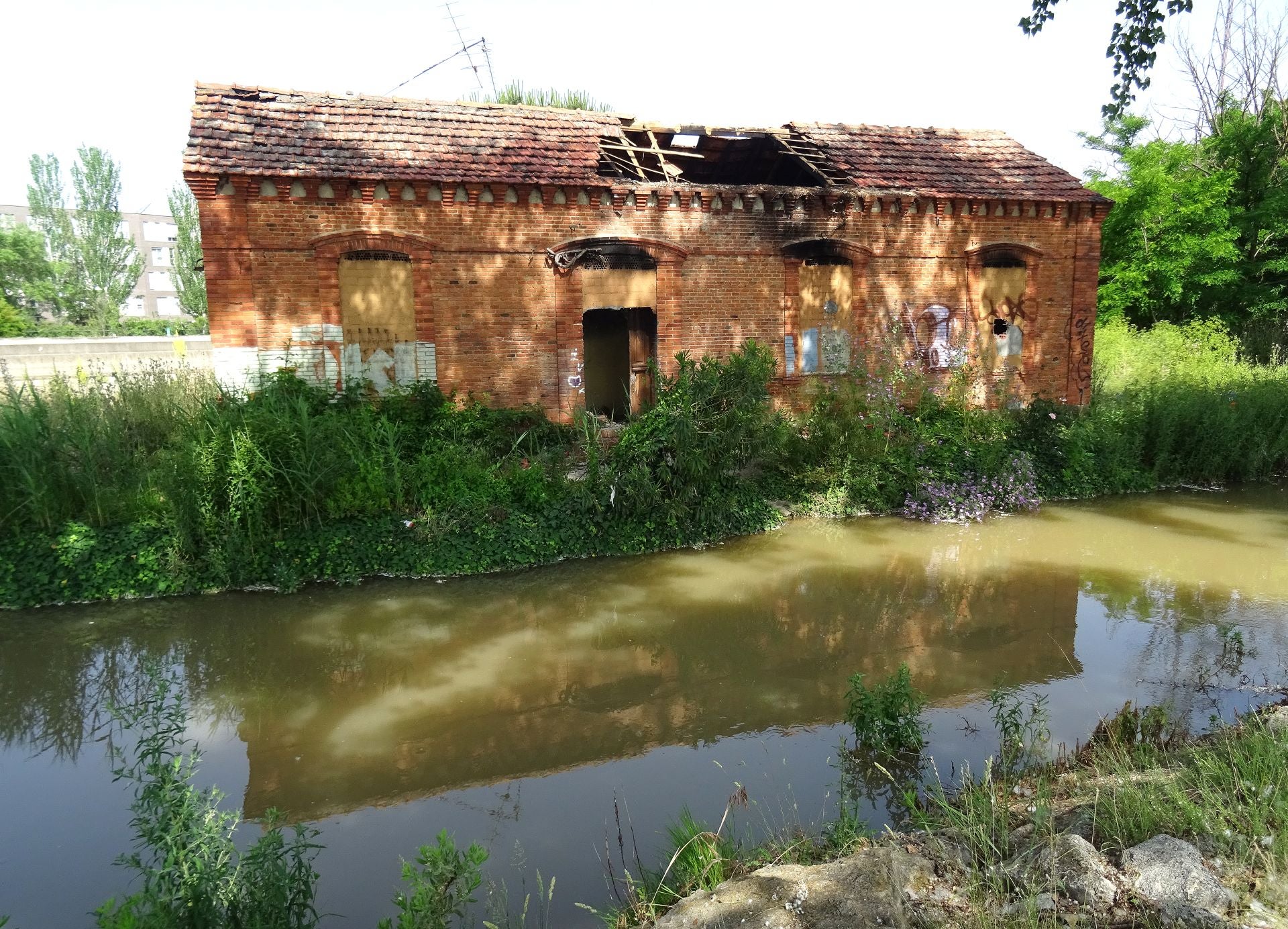 Las imágenes de la casa devorada por las llamas en San Cristóbal