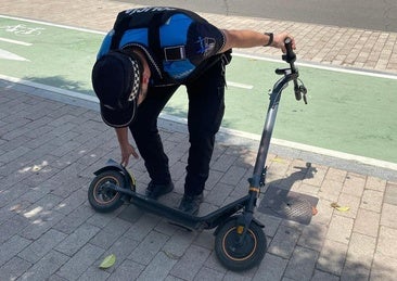La Policía Local denuncia a tres usuarios por mal uso del patinete eléctrico
