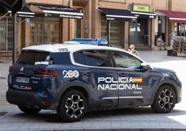 Vehículo de la Policía Nacional en Valladolid, en imagen de archivo.