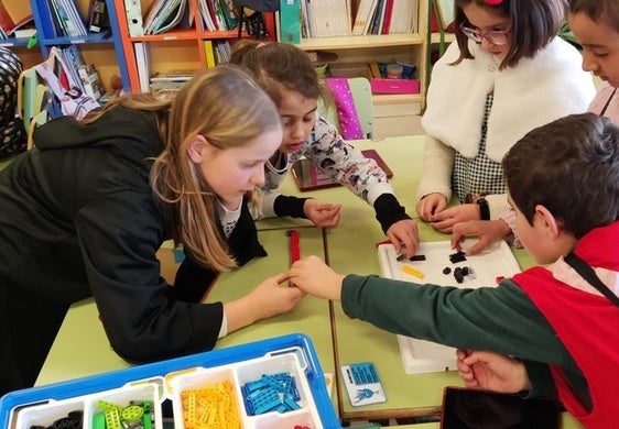 Alumnos del colegio Marqués de Santillana, en una actividad.