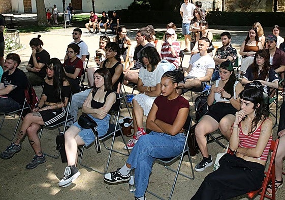Asistentes a la presentación de la Asamblea de la Juventud Trabajadora en Segovia.