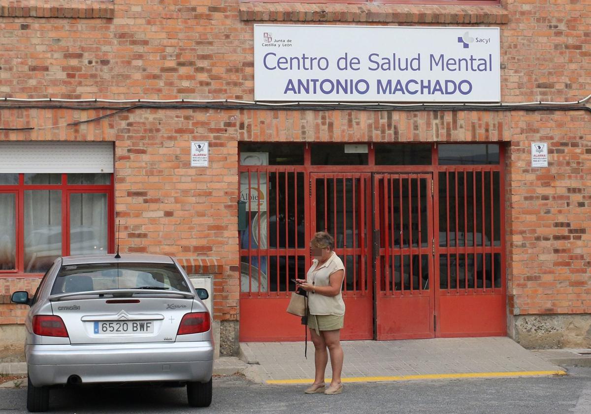 Entrada al centro de salud mental Antonio Machado, en los Altos de la Piedad de Segovia.