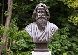 El busto de bronce del escritor Rabindranath Tagore instalado en Campo Grande.