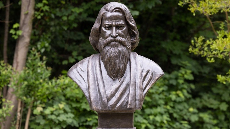 El busto de bronce del escritor Rabindranath Tagore instalado en Campo Grande.